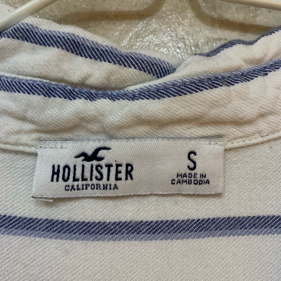 White and blue hollister flannel - Picture 4 of 4